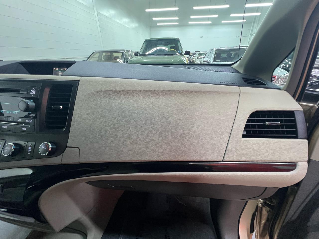 Toyota Sienna  2012
