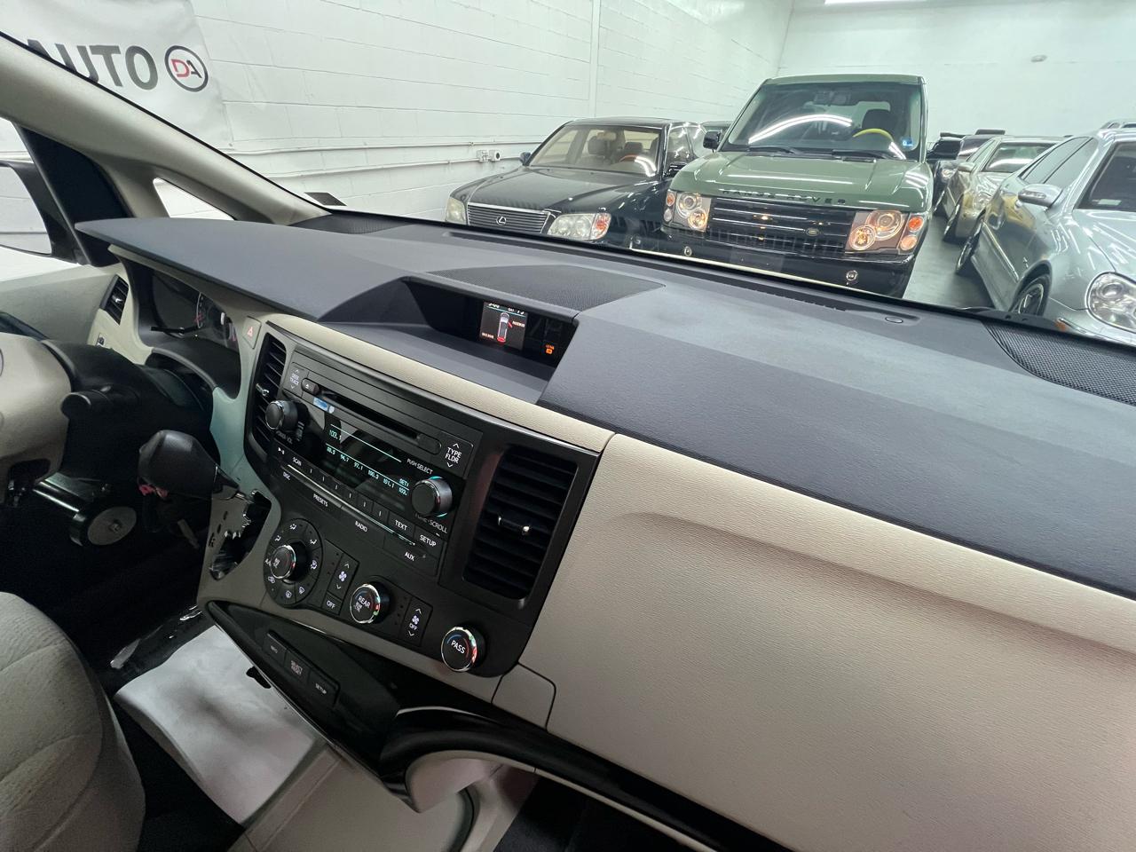 Toyota Sienna  2012