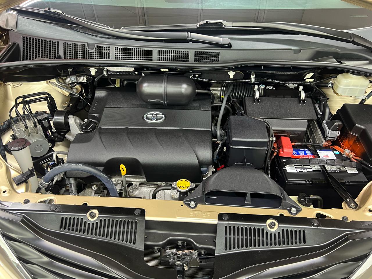 Toyota Sienna  2012
