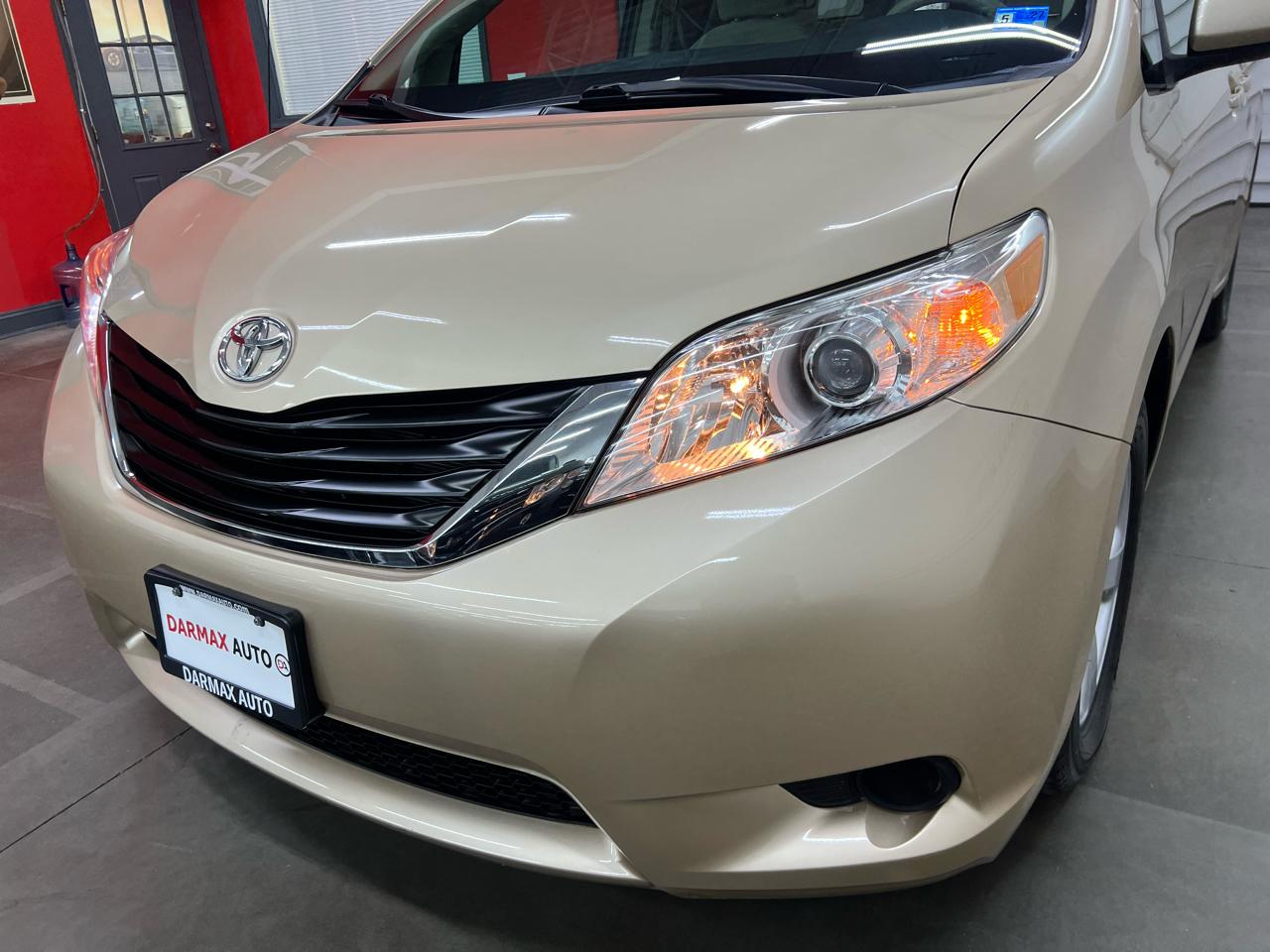Toyota Sienna  2012