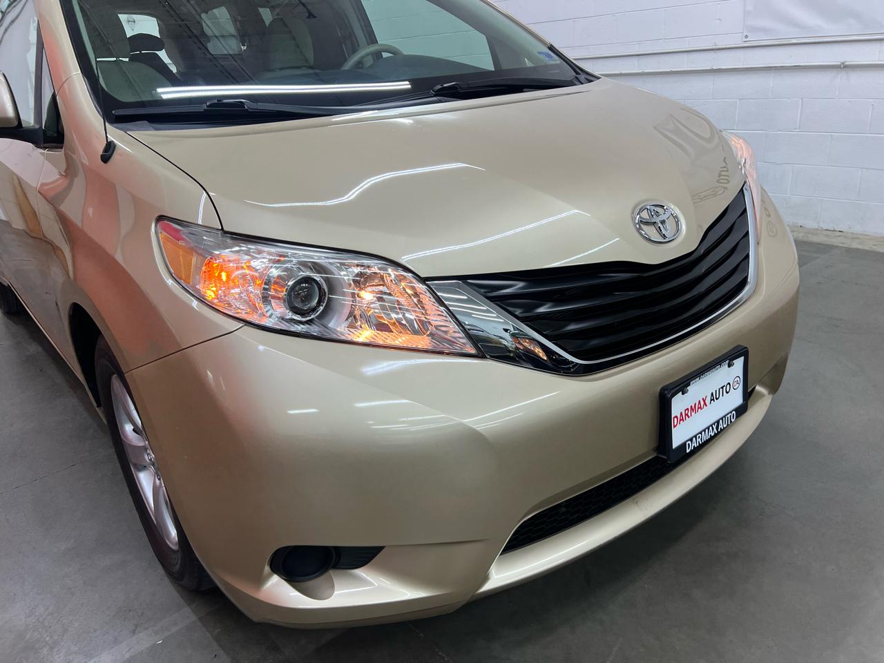 Toyota Sienna  2012