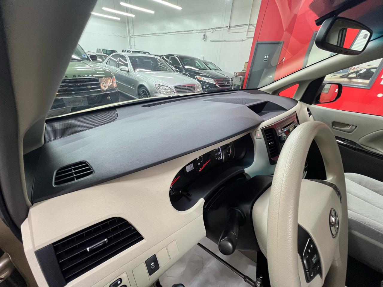 Toyota Sienna  2012