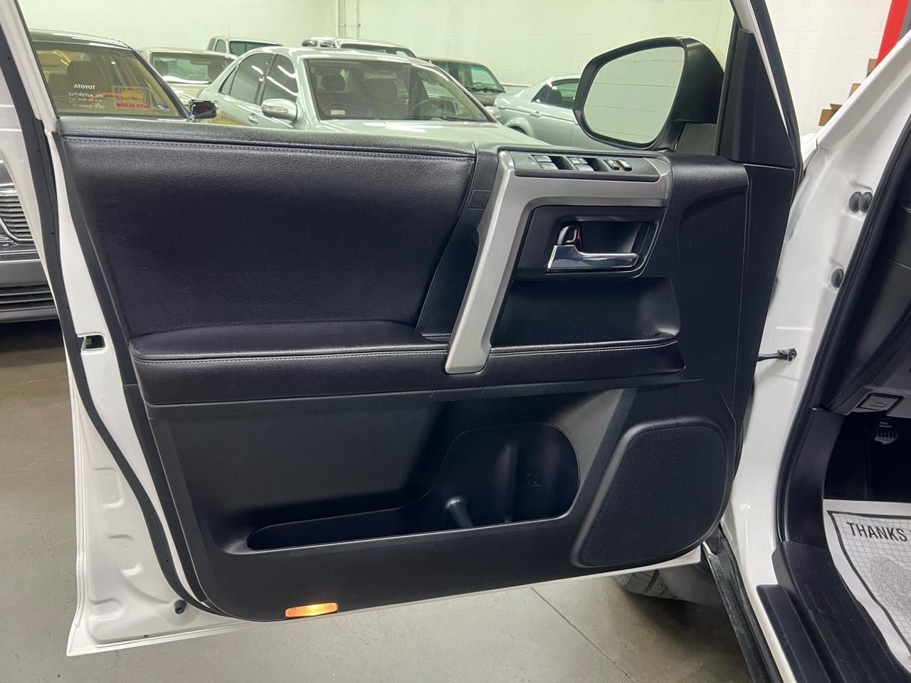 Toyota 4Runner SR5 4WD 2016