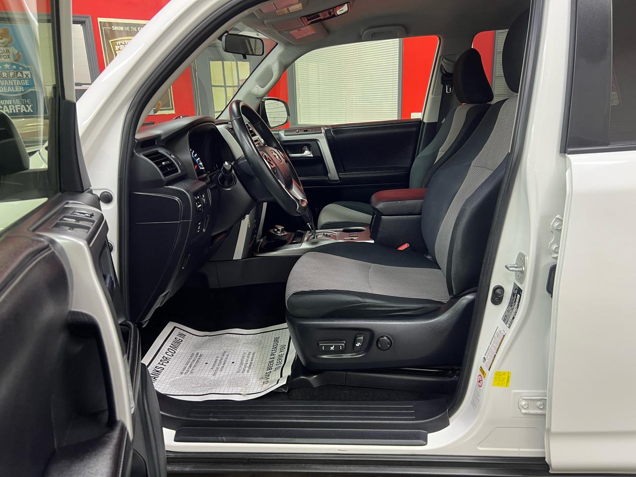 Toyota 4Runner SR5 4WD 2016
