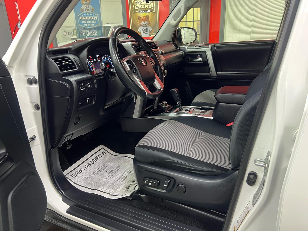 Toyota 4Runner SR5 4WD 2016