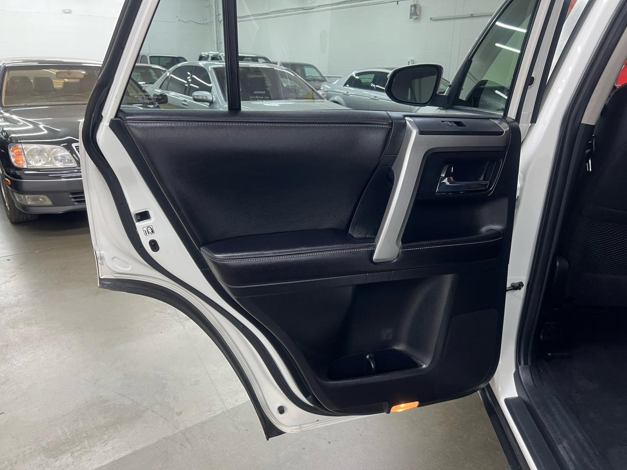 Toyota 4Runner SR5 4WD 2016