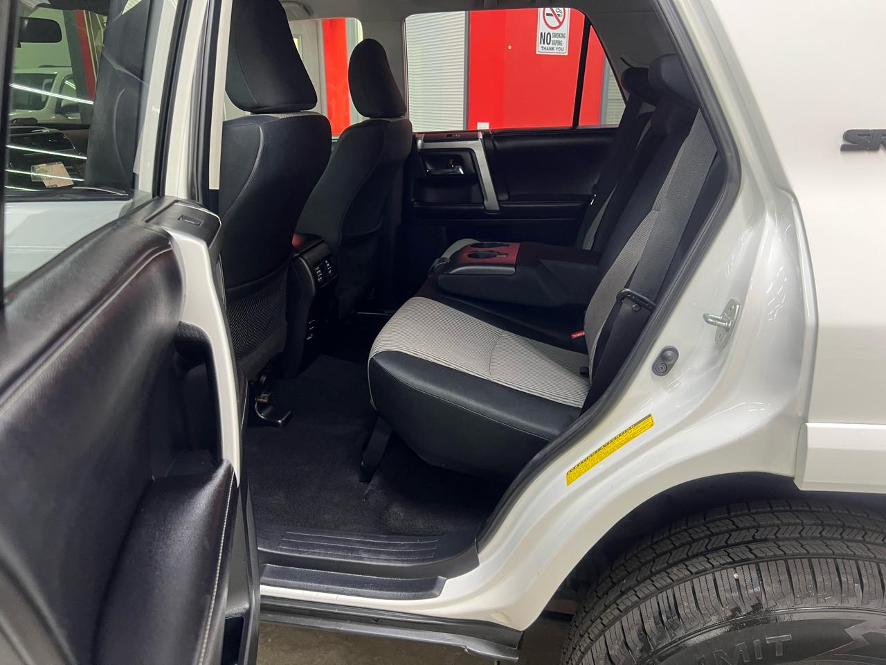 Toyota 4Runner SR5 4WD 2016