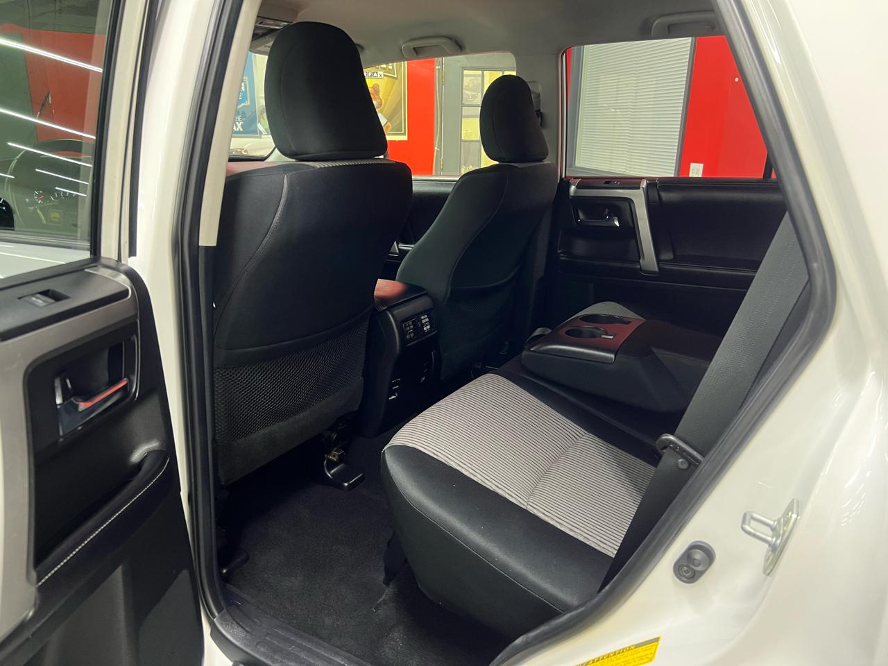 Toyota 4Runner SR5 4WD 2016