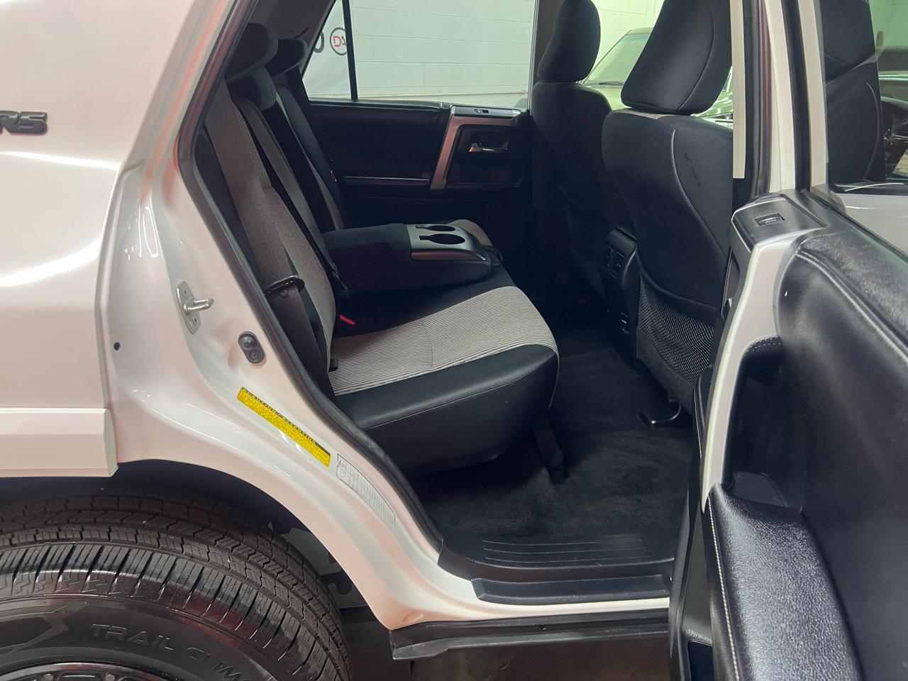 Toyota 4Runner SR5 4WD 2016