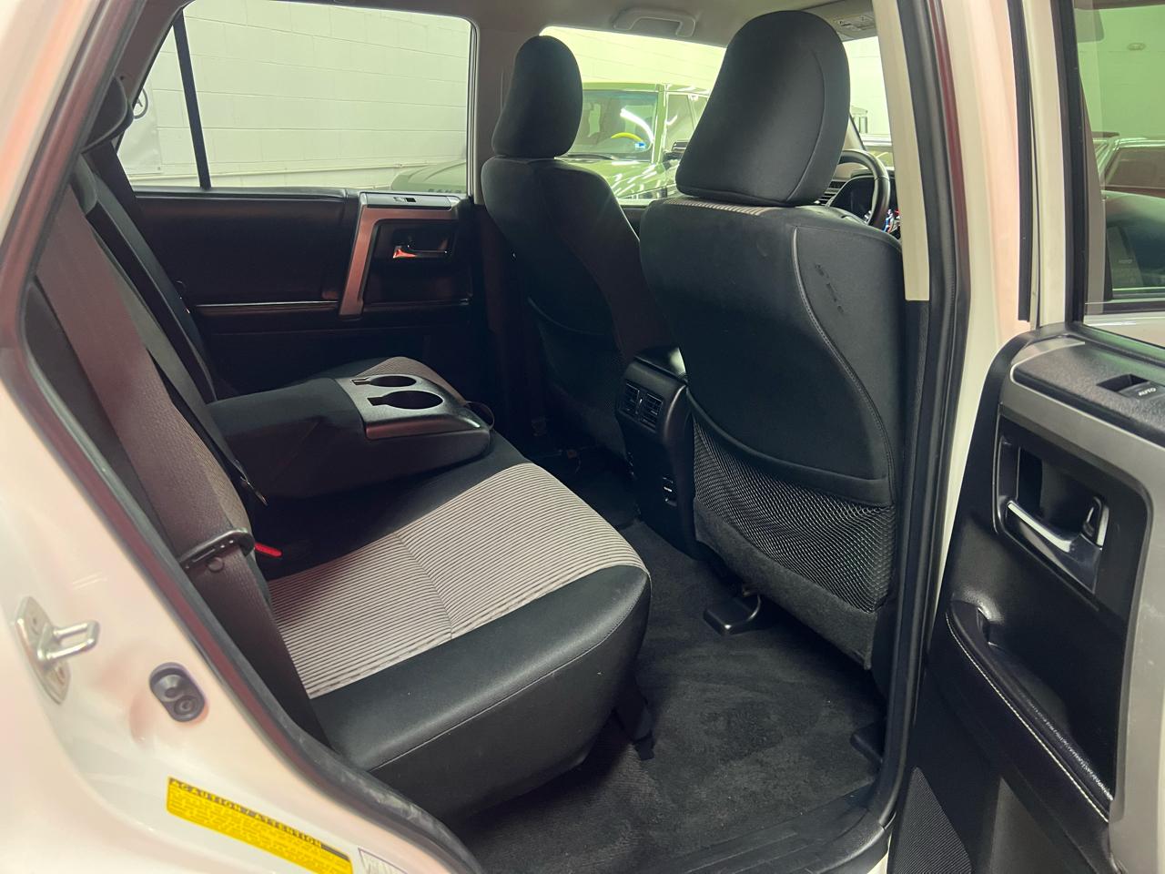 Toyota 4Runner SR5 4WD 2016
