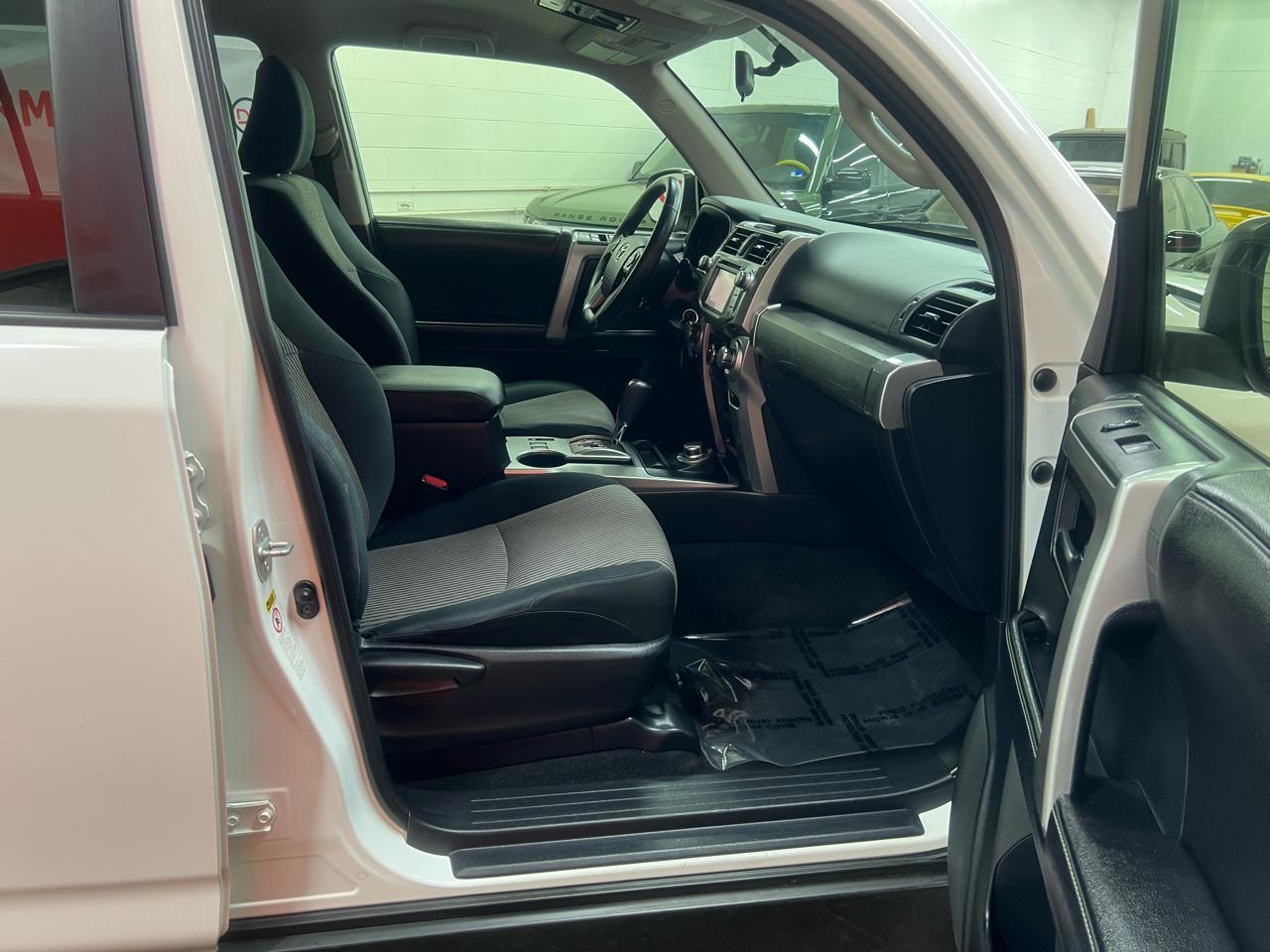 Toyota 4Runner SR5 4WD 2016