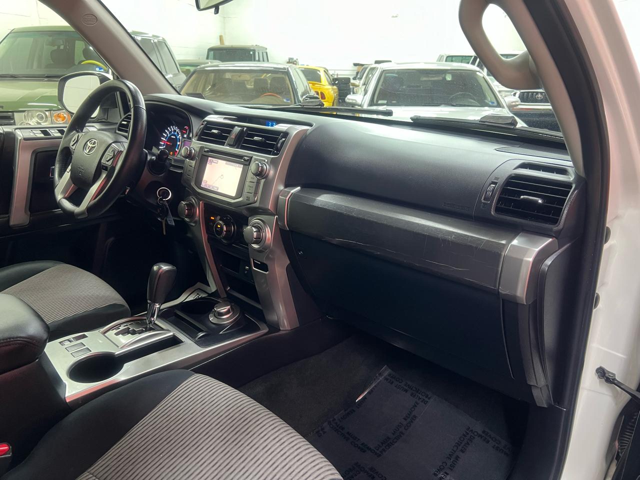 Toyota 4Runner SR5 4WD 2016