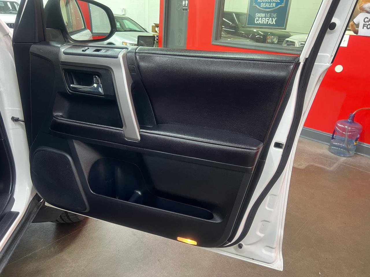 Toyota 4Runner SR5 4WD 2016