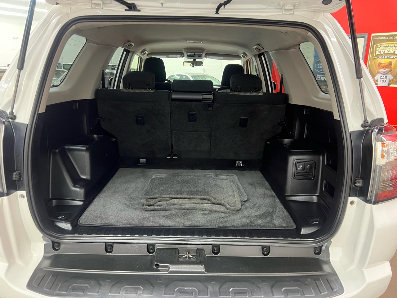 Toyota 4Runner SR5 4WD 2016