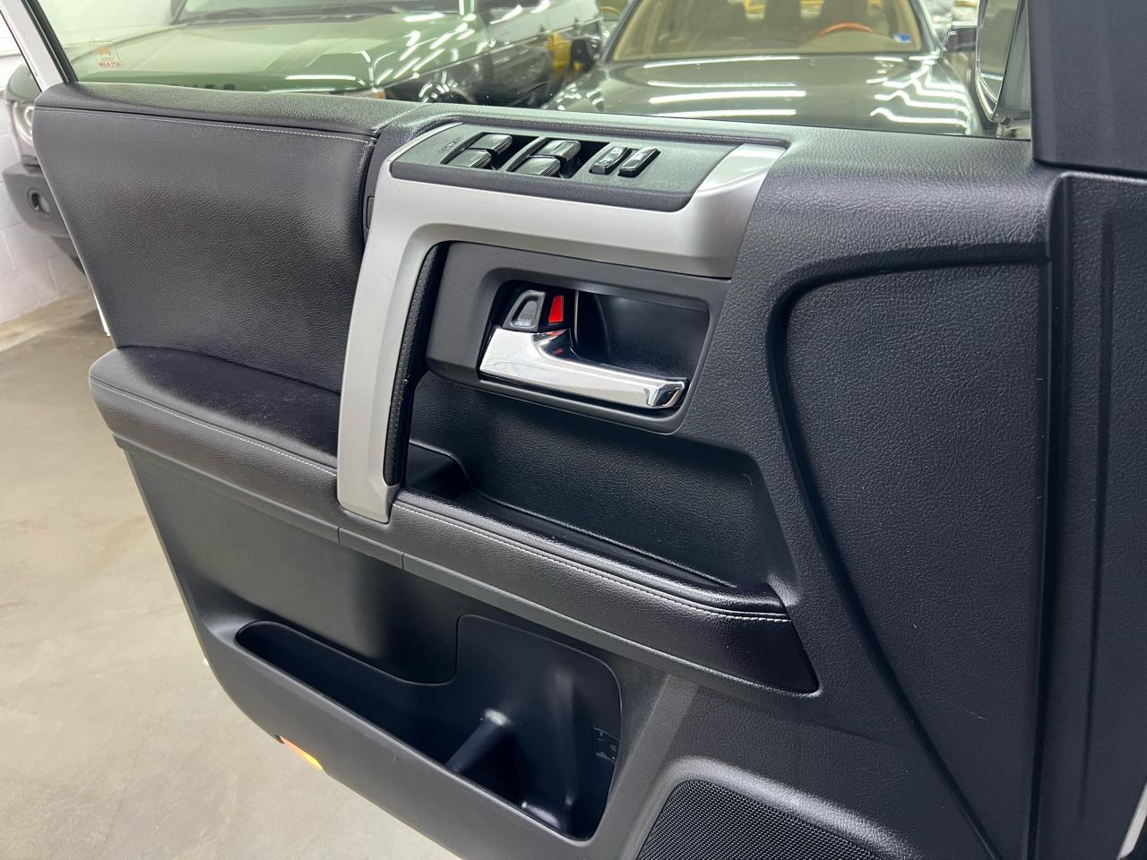 Toyota 4Runner SR5 4WD 2016