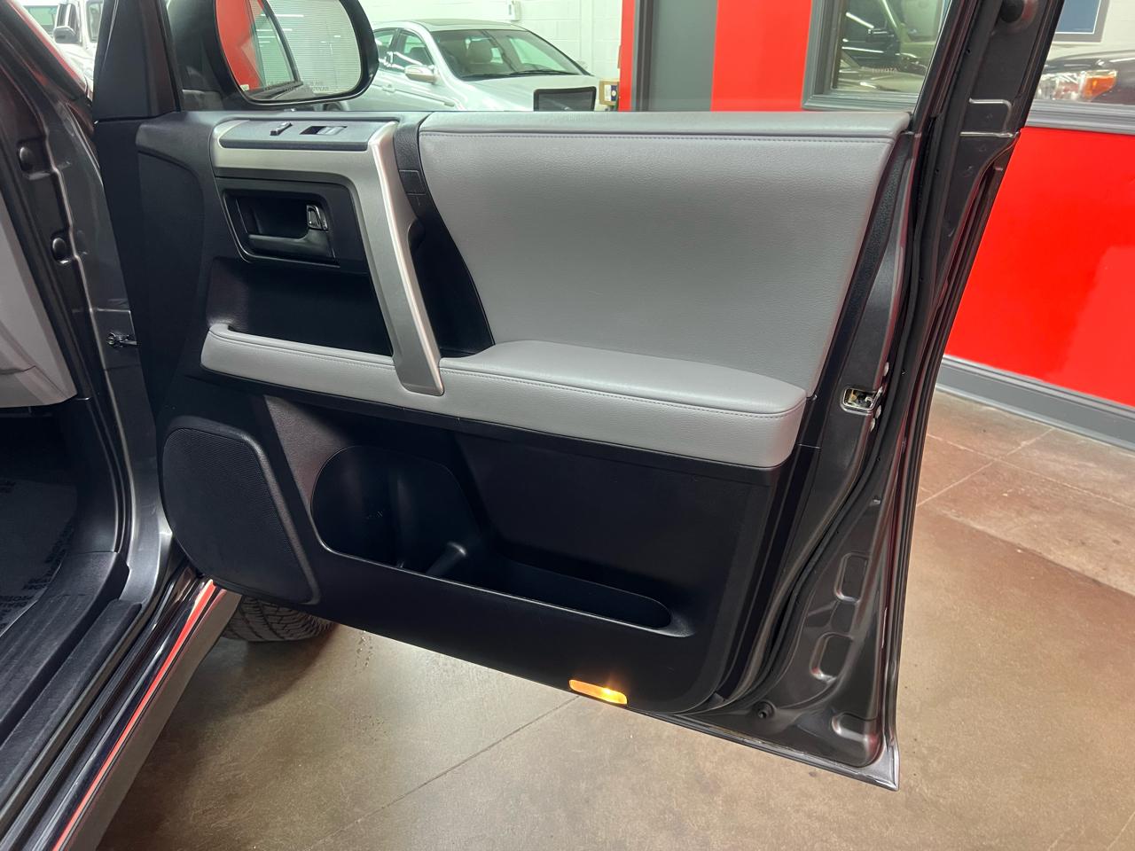 Toyota 4Runner SR5 4WD 2011