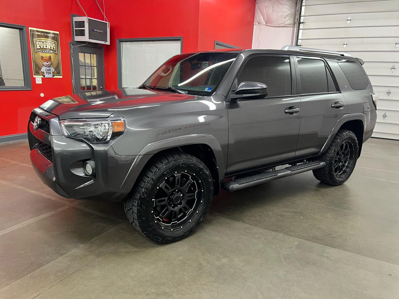 Toyota 4Runner SR5 4WD 2017
