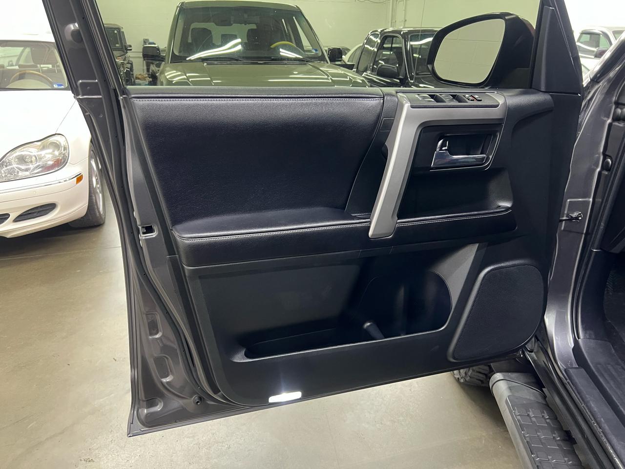 Toyota 4Runner SR5 4WD 2017