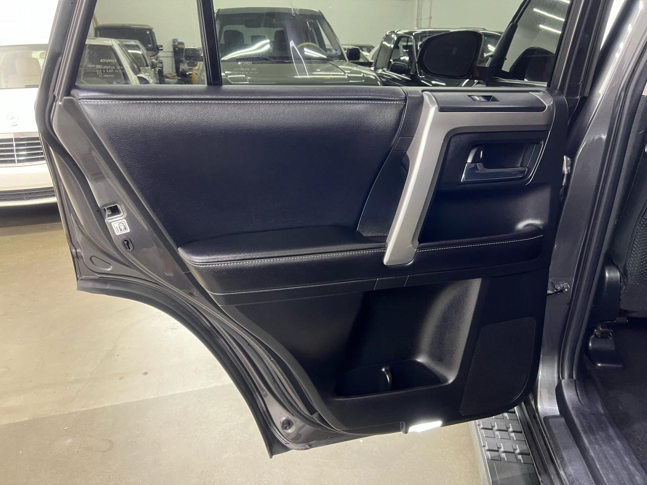 Toyota 4Runner SR5 4WD 2017