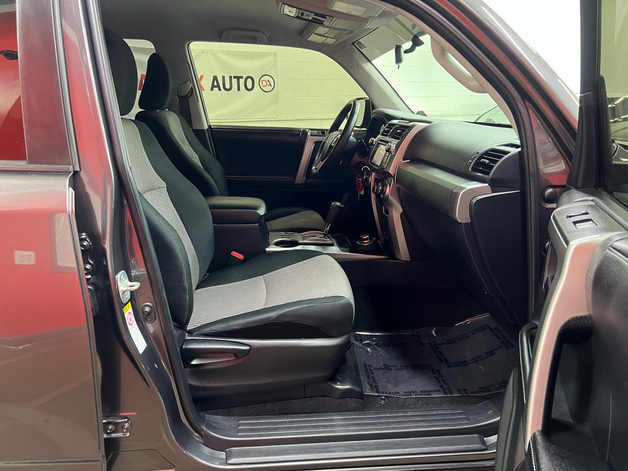Toyota 4Runner SR5 4WD 2017
