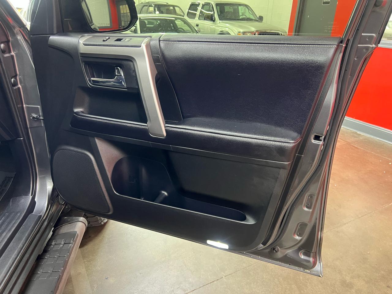 Toyota 4Runner SR5 4WD 2017