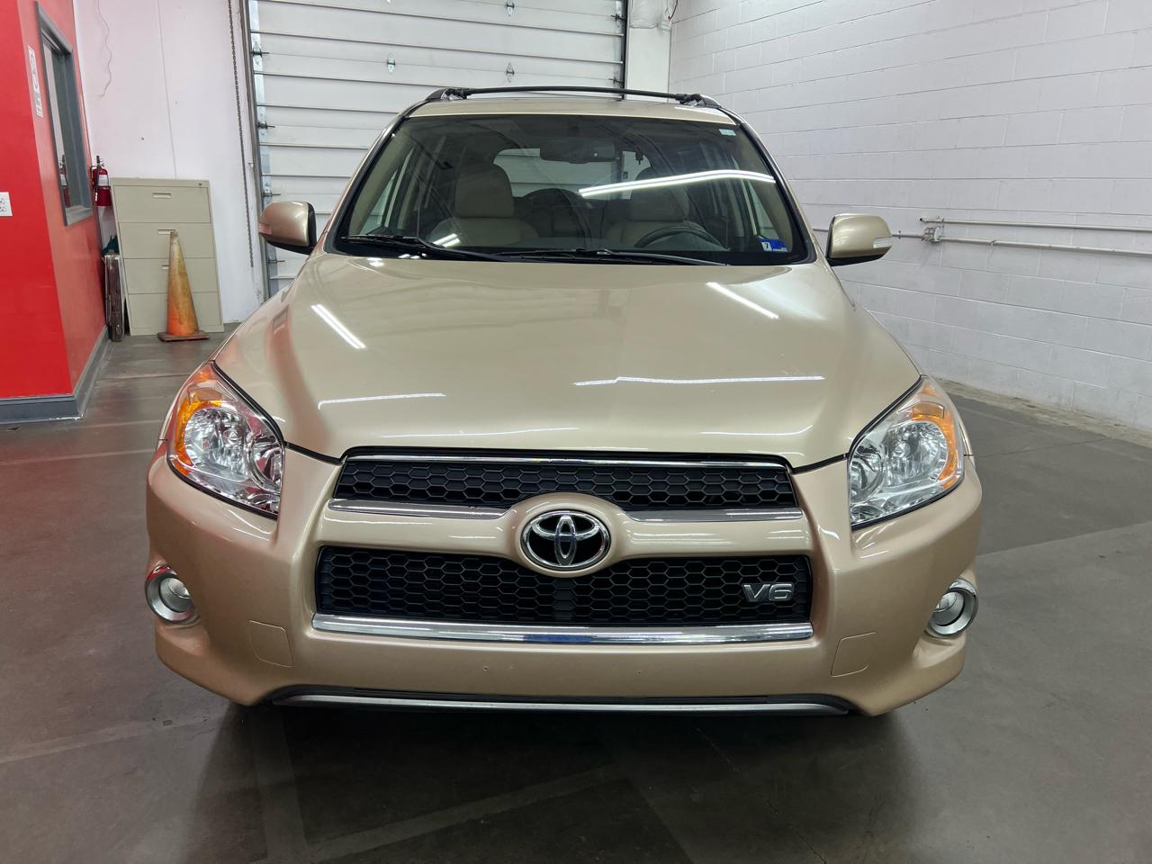 Toyota RAV4 Limited V6 4WD 2010