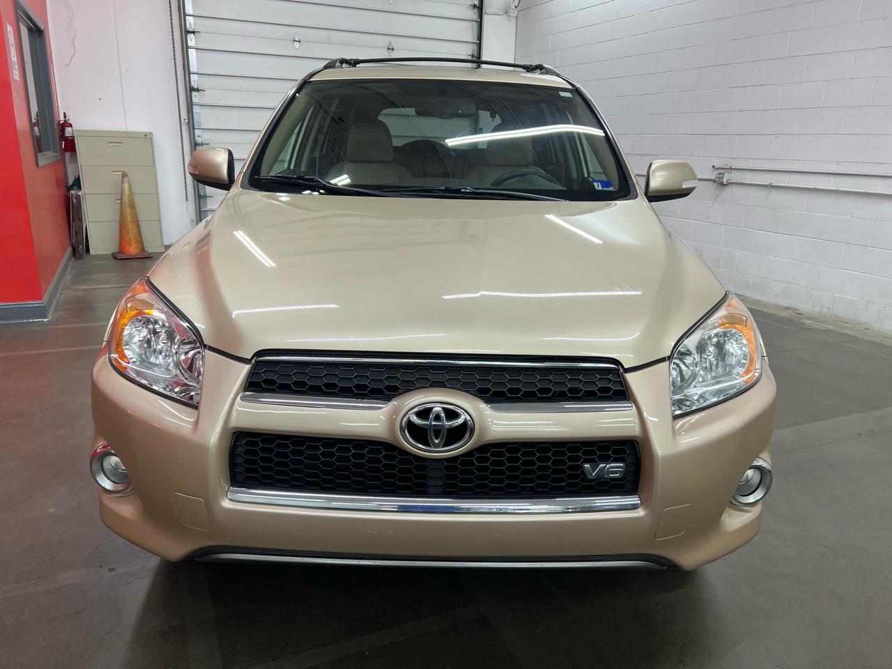 Toyota RAV4 Limited V6 4WD 2010