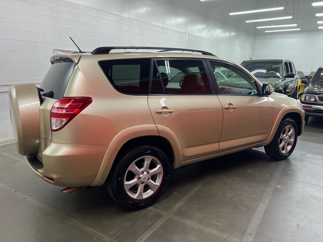 Toyota RAV4 Limited V6 4WD 2010
