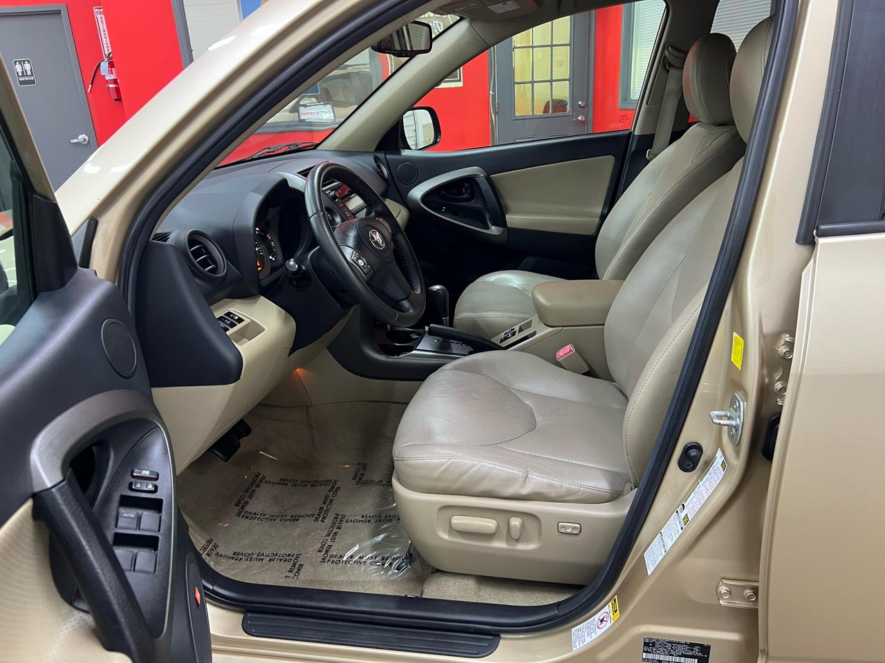 Toyota RAV4 Limited V6 4WD 2010