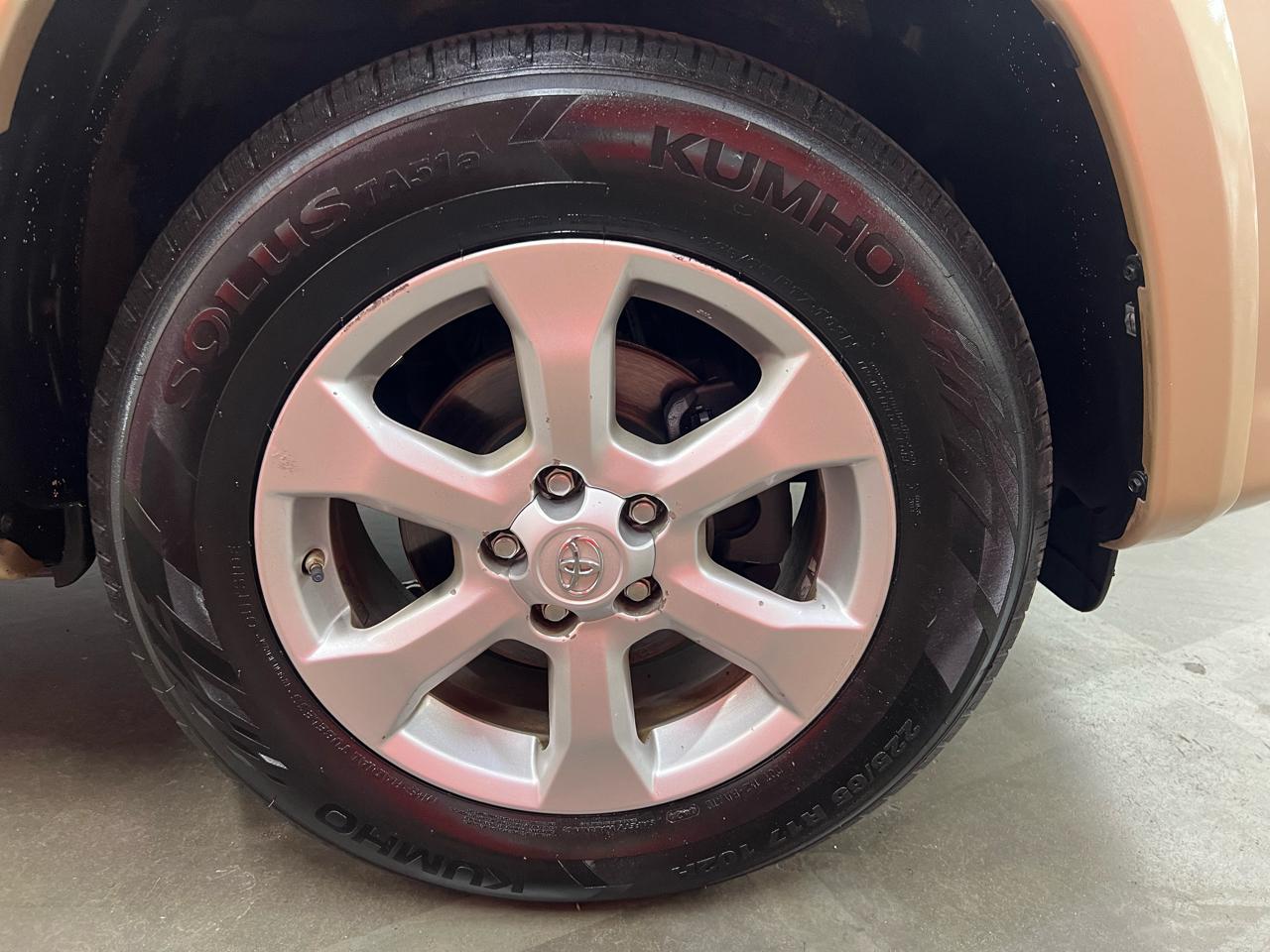 Toyota RAV4 Limited V6 4WD 2010