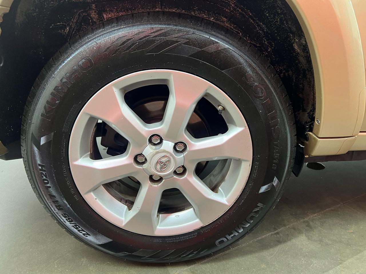 Toyota RAV4 Limited V6 4WD 2010