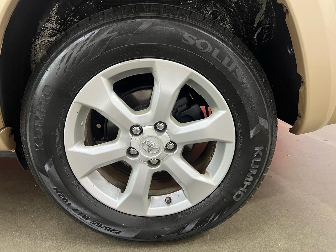 Toyota RAV4 Limited V6 4WD 2010