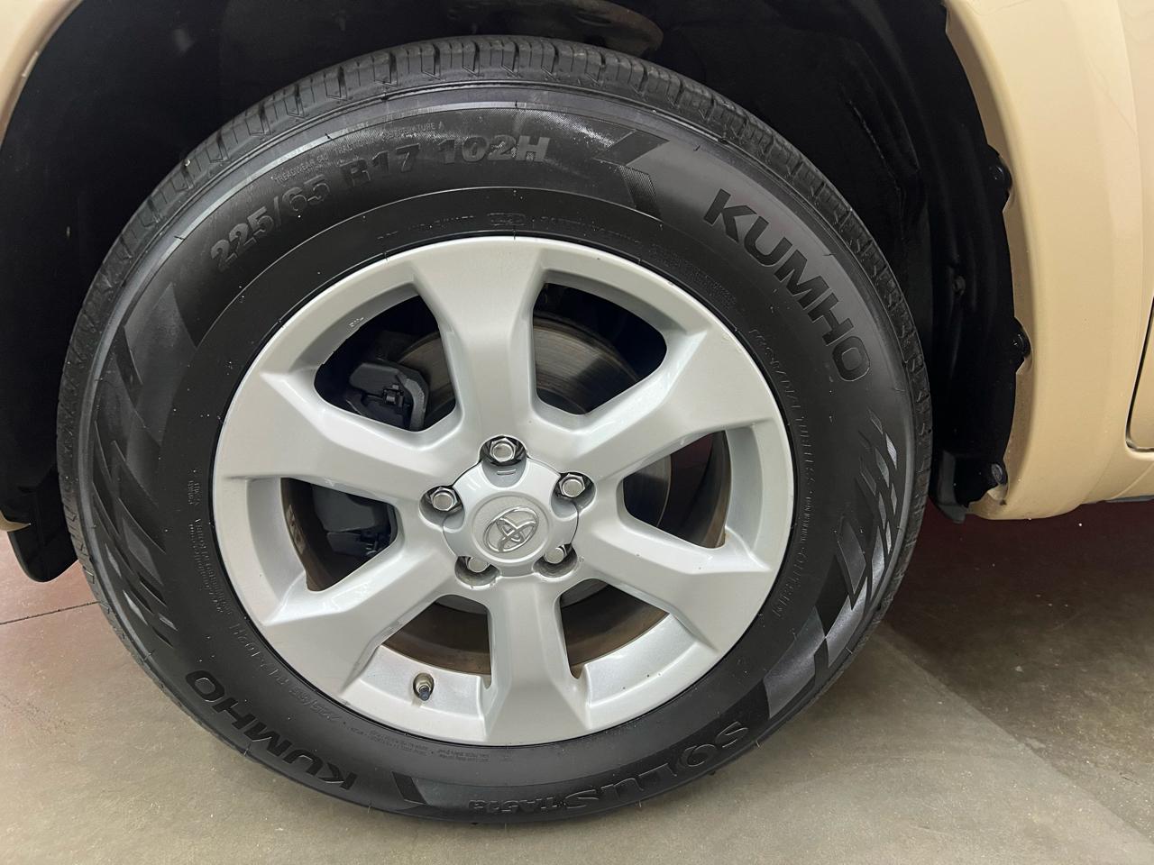 Toyota RAV4 Limited V6 4WD 2010