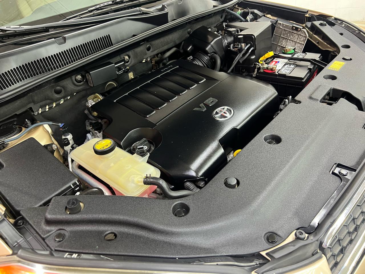 Toyota RAV4 Limited V6 4WD 2010