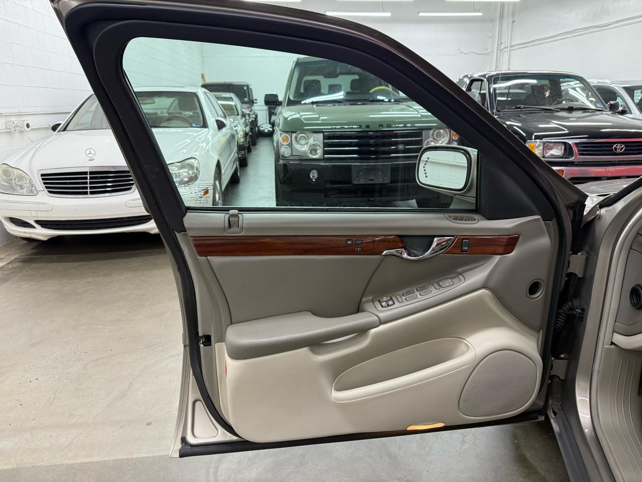 Cadillac DeVille Sedan 2004