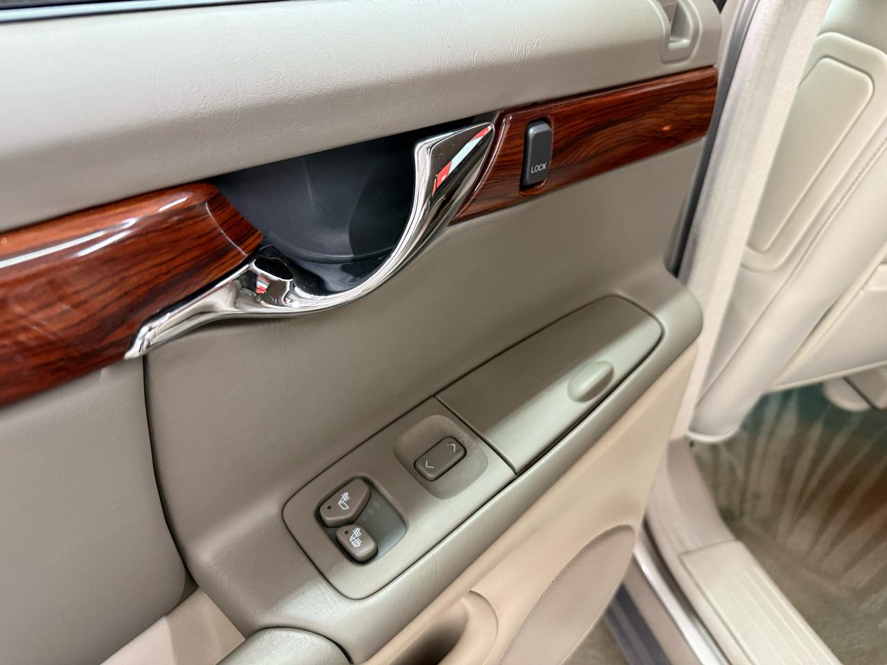 Cadillac DeVille Sedan 2004