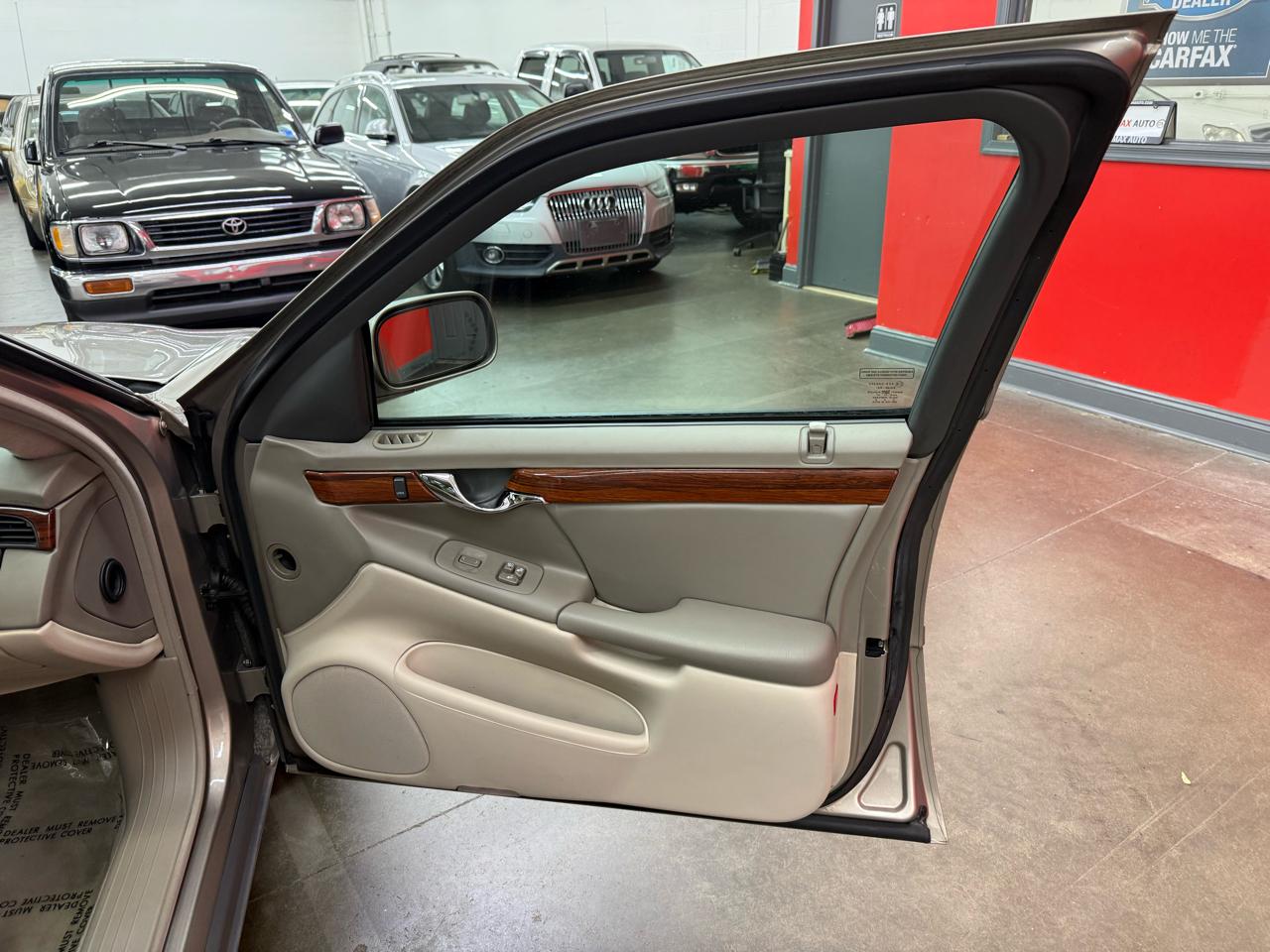Cadillac DeVille Sedan 2004
