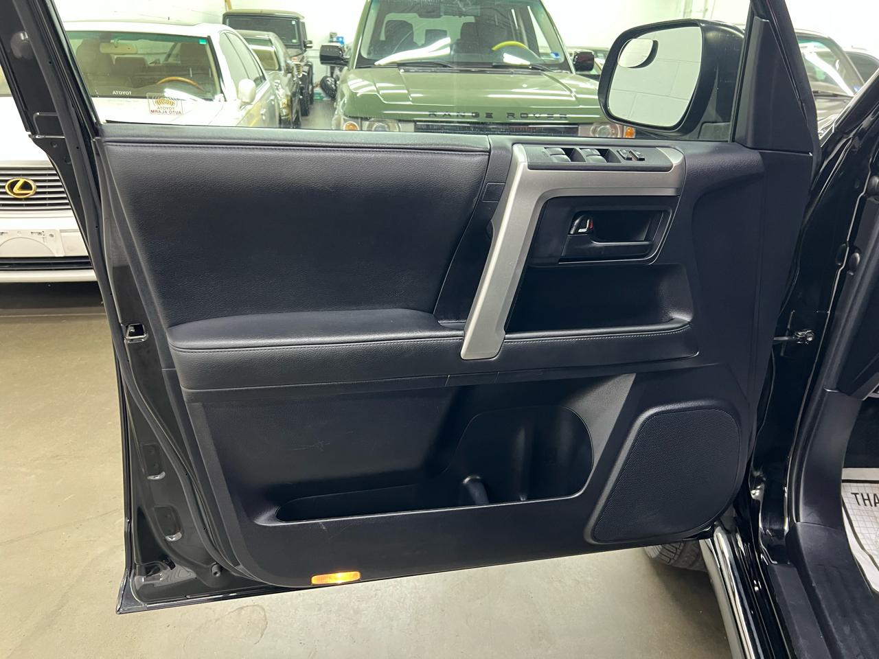 Toyota 4Runner Limited 4WD V6 2011