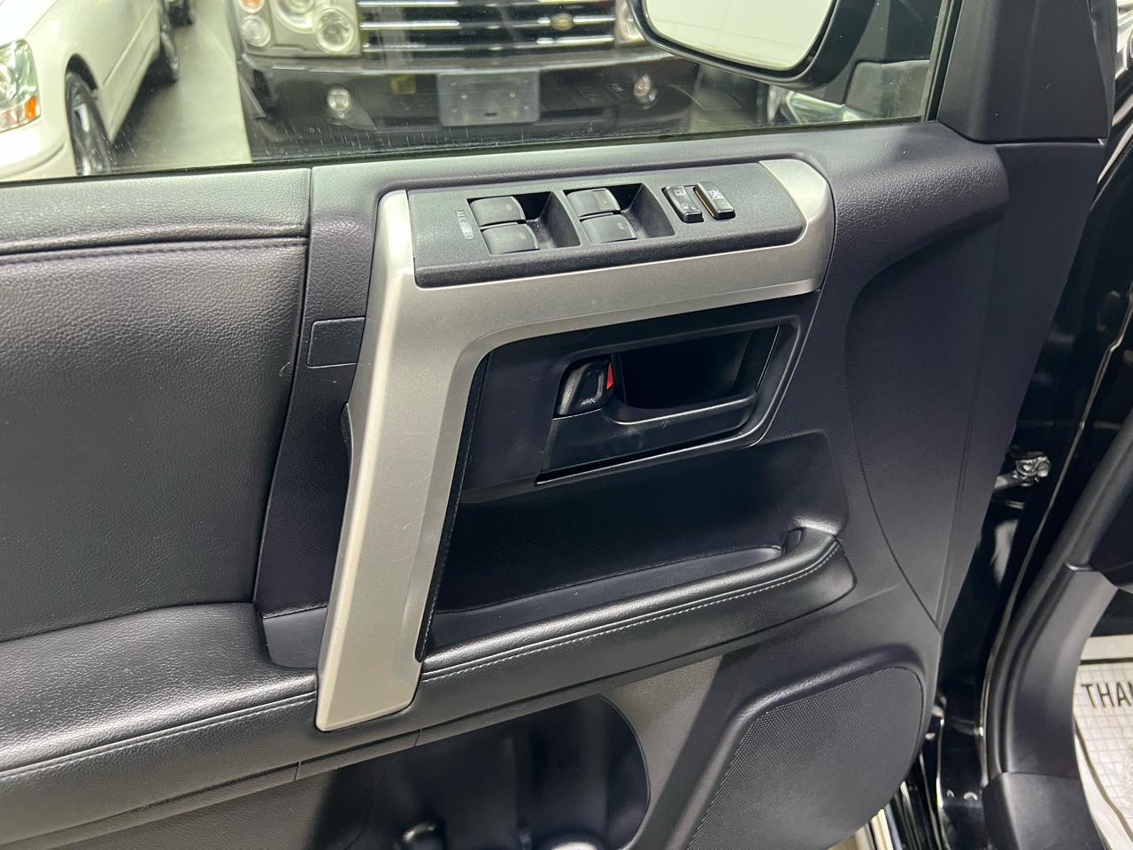 Toyota 4Runner Limited 4WD V6 2011