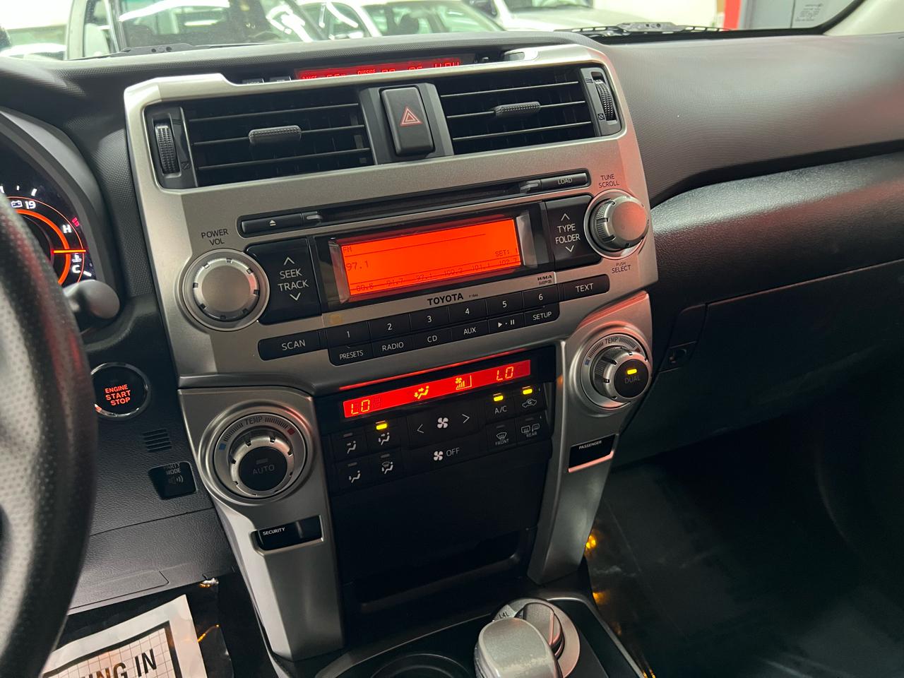 Toyota 4Runner Limited 4WD V6 2011