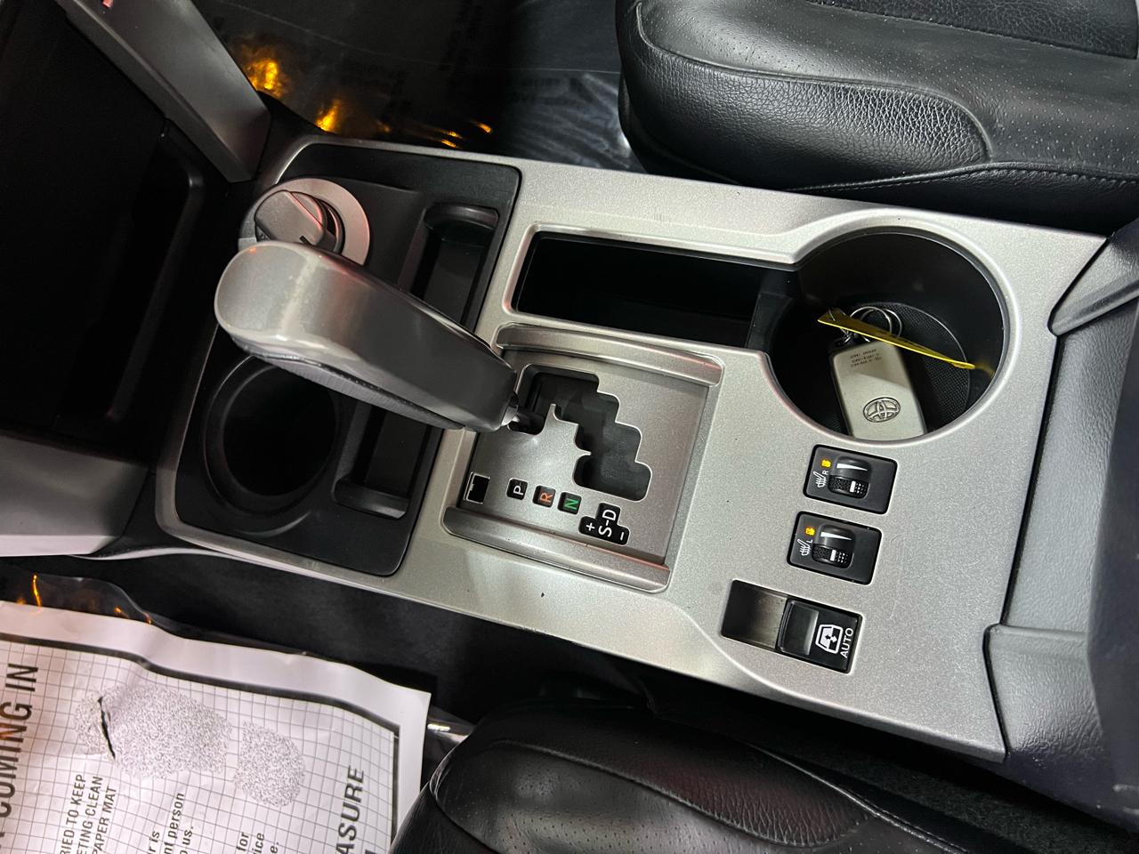 Toyota 4Runner Limited 4WD V6 2011