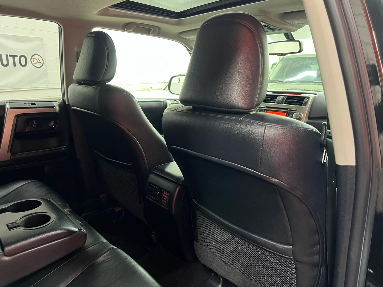 Toyota 4Runner Limited 4WD V6 2011