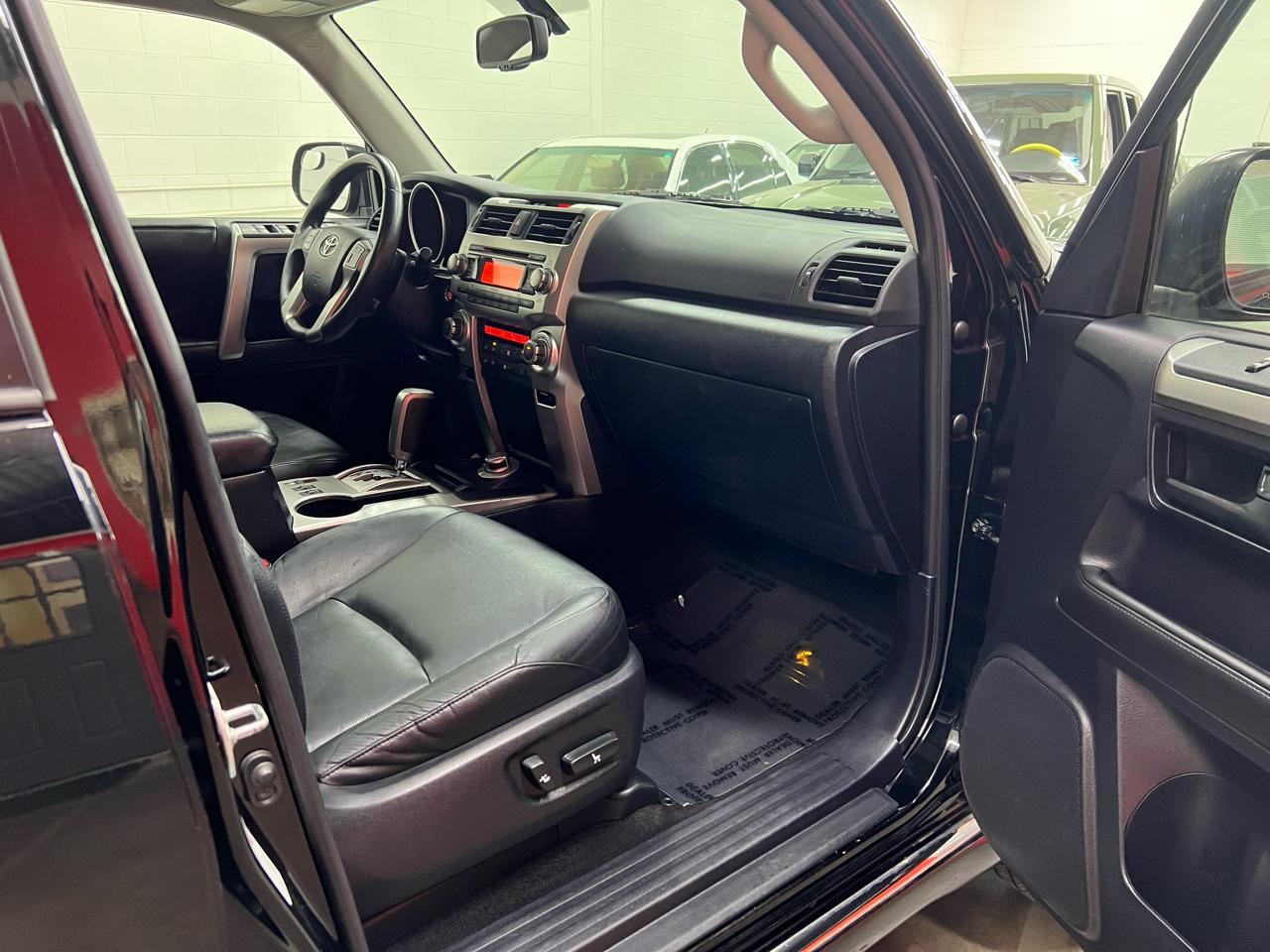 Toyota 4Runner Limited 4WD V6 2011