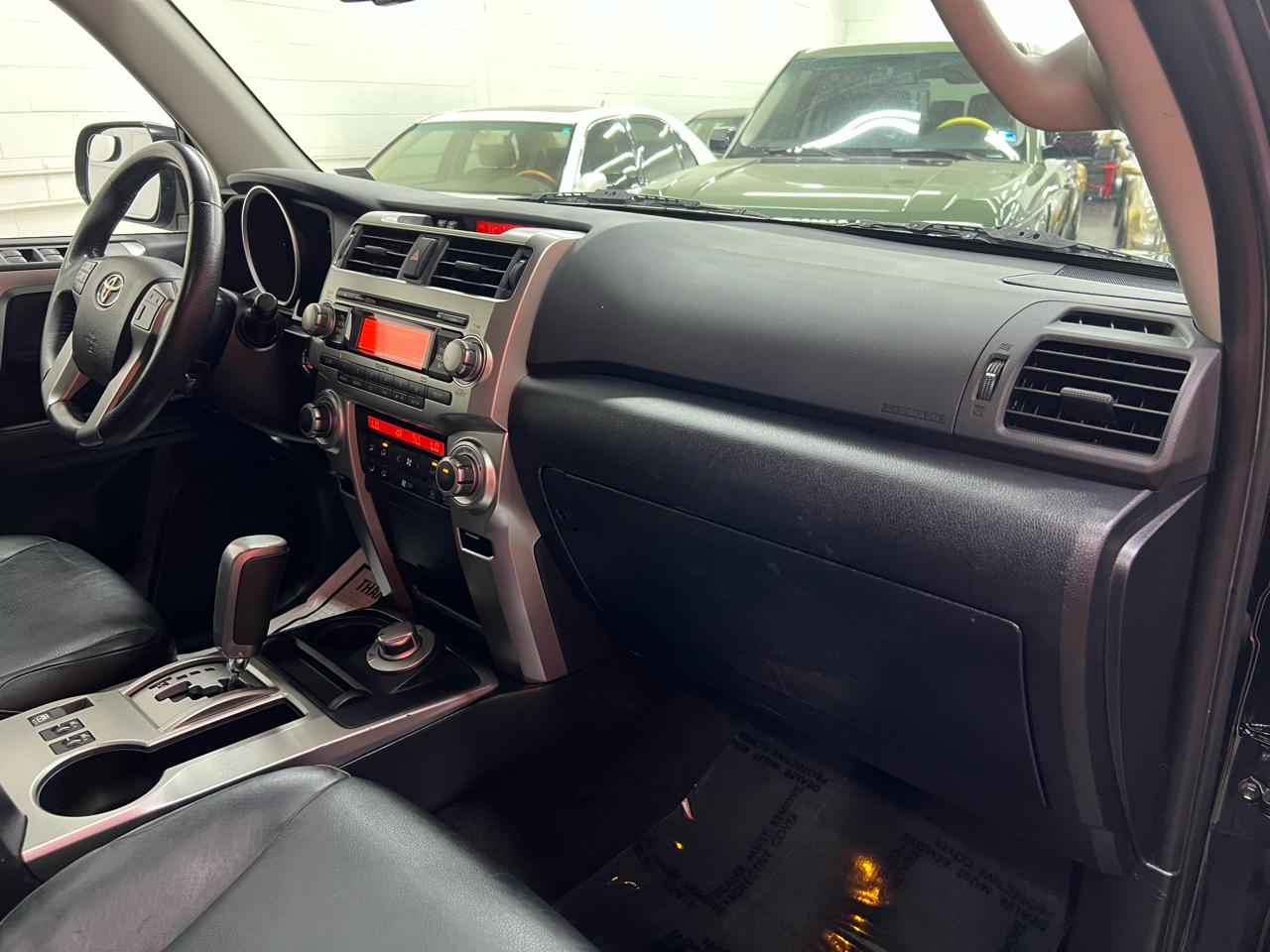 Toyota 4Runner Limited 4WD V6 2011