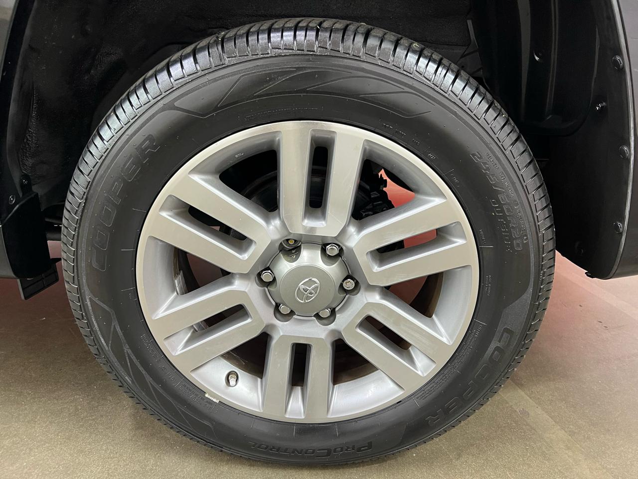 Toyota 4Runner Limited 4WD V6 2011