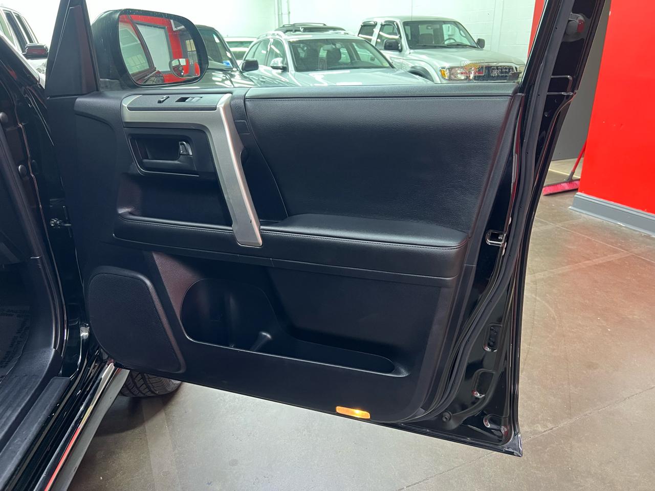 Toyota 4Runner Limited 4WD V6 2011
