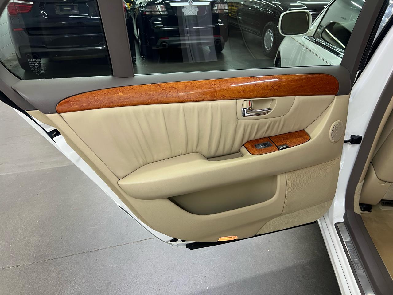 Lexus LS 430 Sedan 2004