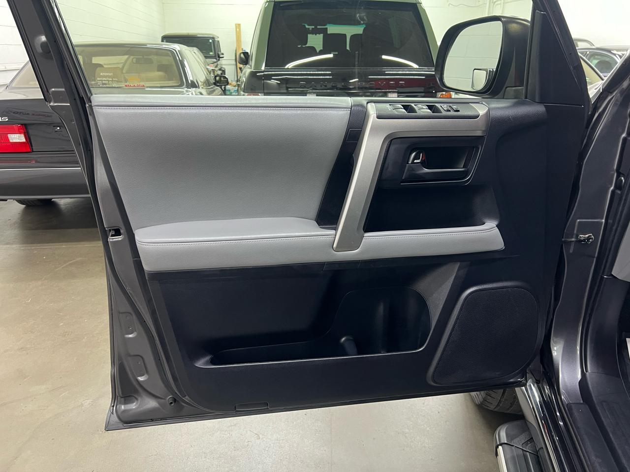 Toyota 4Runner SR5 4WD 2013