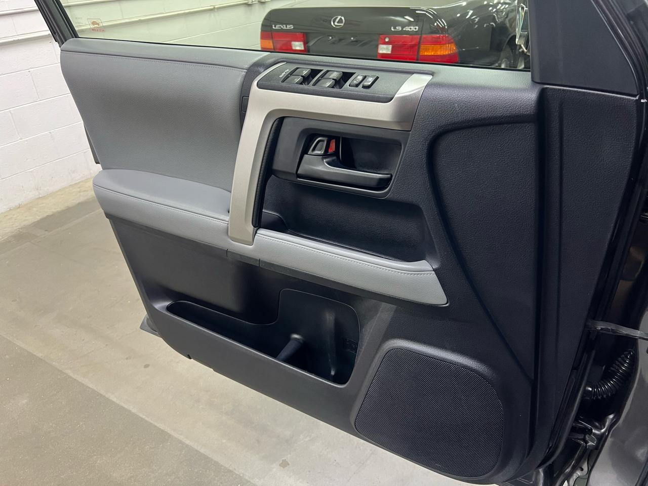 Toyota 4Runner SR5 4WD 2013