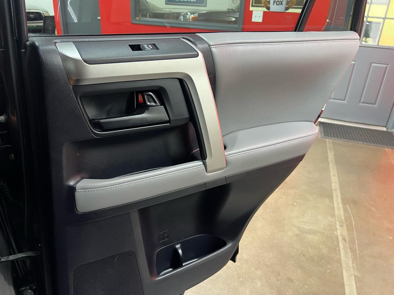 Toyota 4Runner SR5 4WD 2013